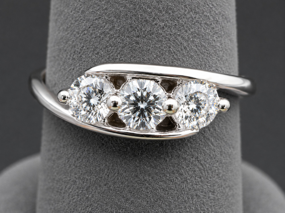 THE LEO 3 Round Diamond Wedding Ring 18k White Gold .51 CT Sz 8 W/ IGI CERT